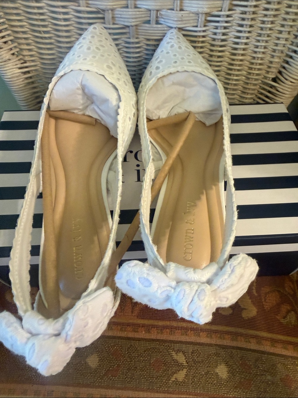 New Crown & Ivy White Eyelet Slingback Kitten Heels - Picture 4 of 8